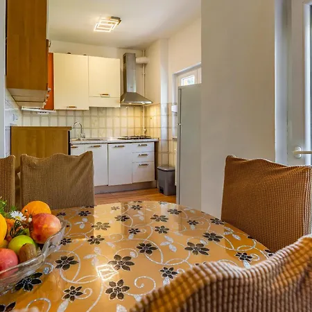 Apartman Lucija *