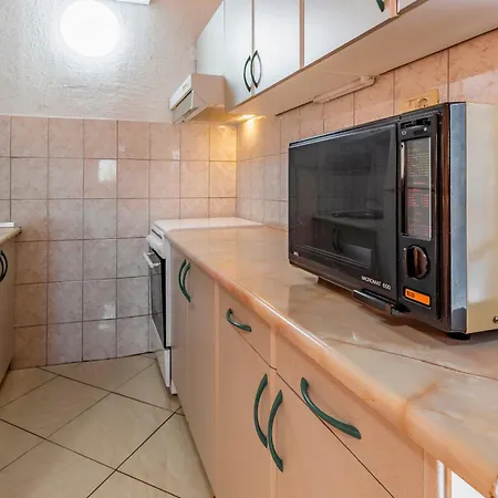 Lucija Apartman *